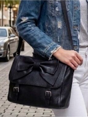 VALENTINO BLACK LEATHER BOW BAG